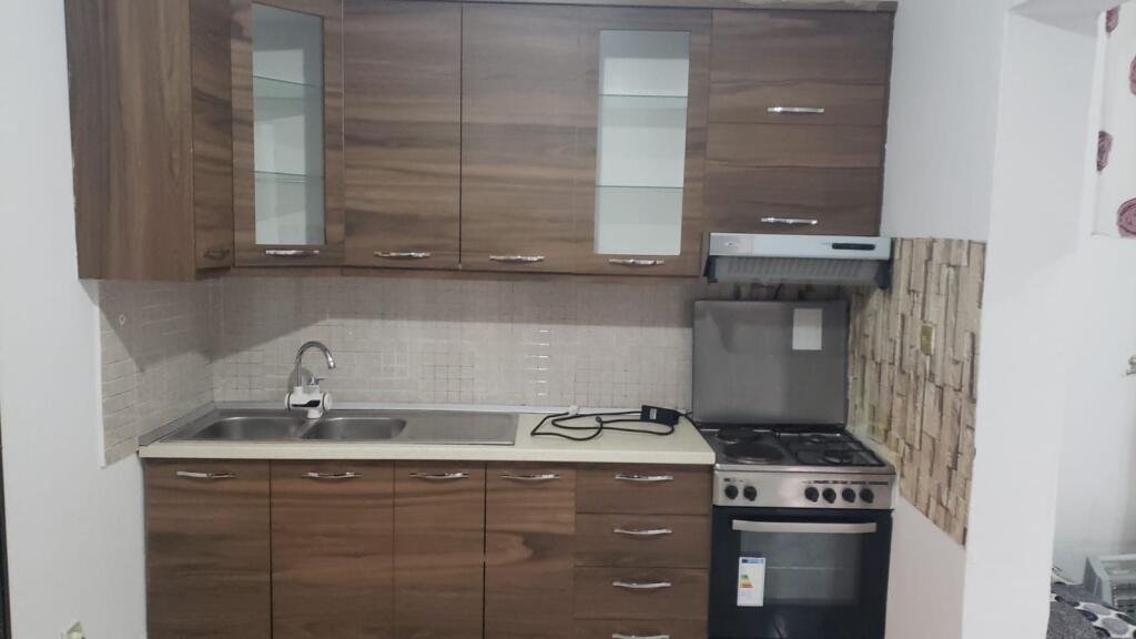 Jepet me qira 2+1 shpi private LAPRAKE 400 mije leke