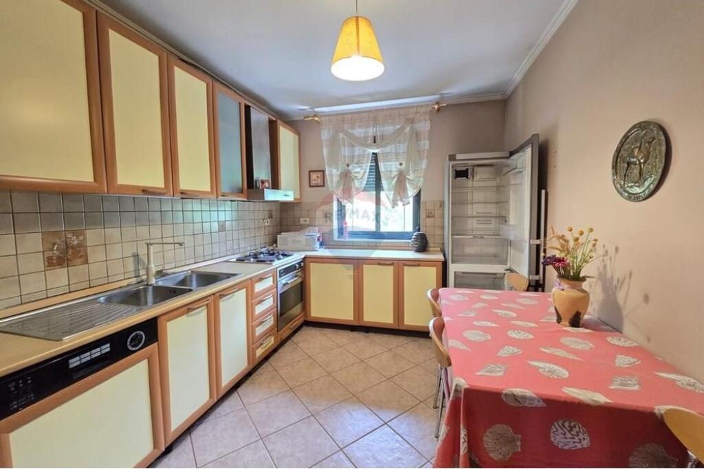 Apartament 3+2+2 në shitje te Hari Fultz!