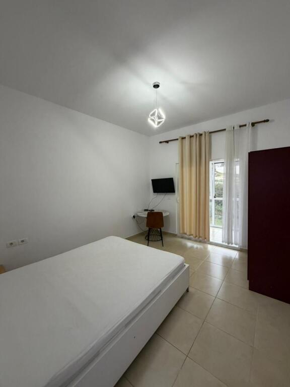 🏡 Jepet me qira apartament 1+1 – Vilat Gjermane💰 Çmimi: 40.000 lekë / muaj