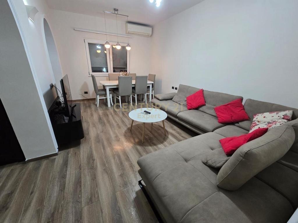 Apartament 1+1 me qera Pazari i Ri