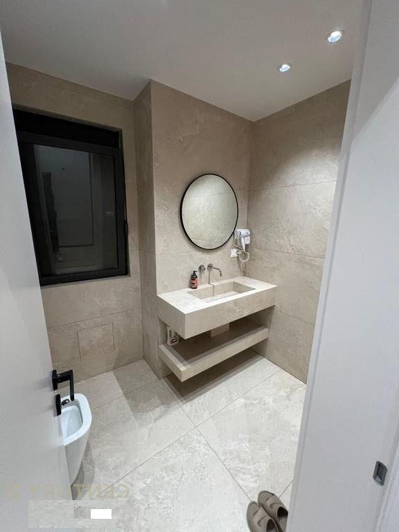 2 studios for rent in the Center