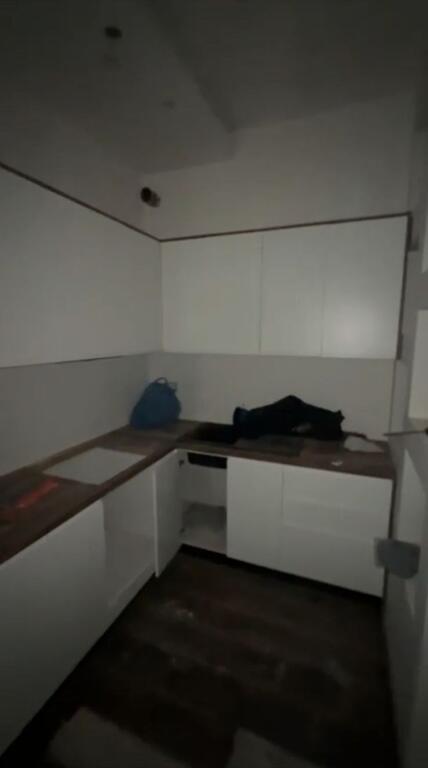 Shitet Apartament 1+1, Fresk