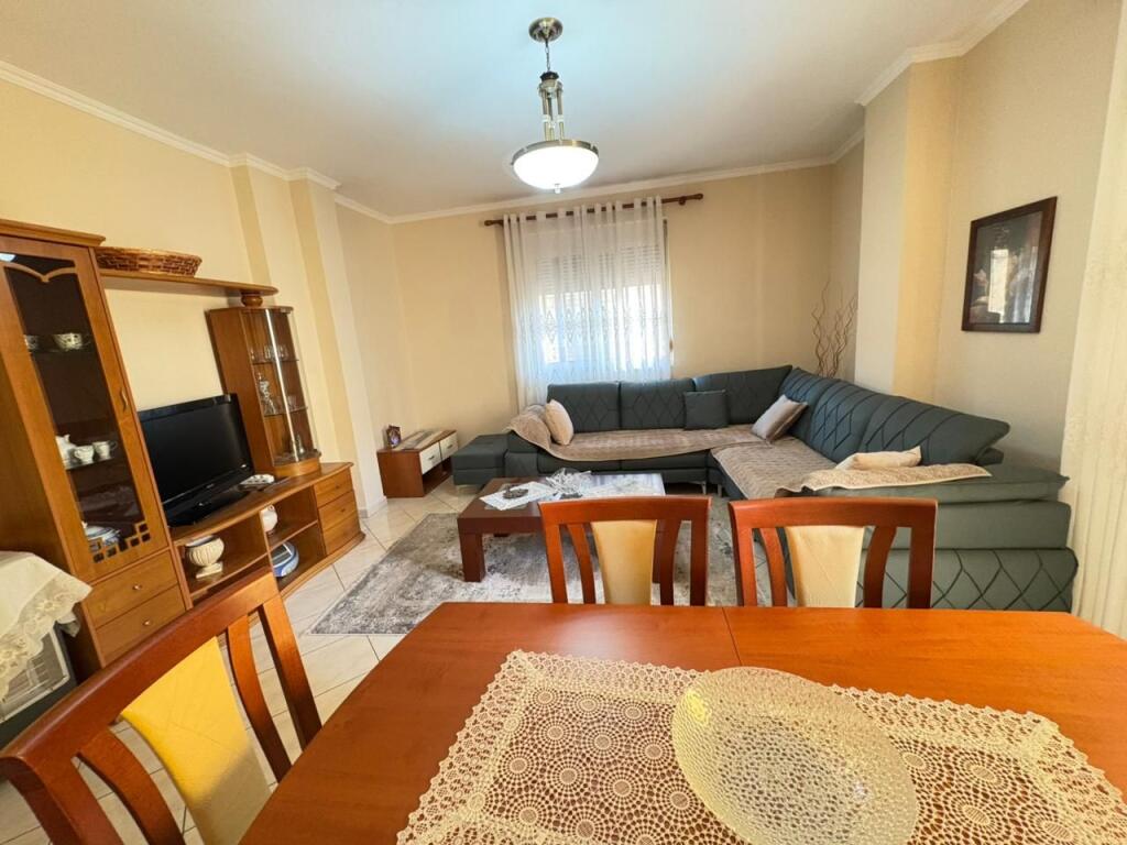 Apartament 2+1+2 për Qira – pranë Gjykatës, Durrës