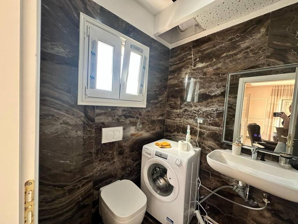 Kemi Penthouse me pamje nga deti  për qira afatgjatë në Vlorë