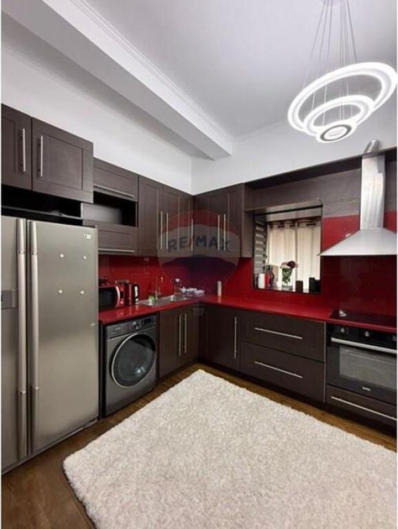 Apartament 2+1+2 me qira tek Rruga e Barrikadave