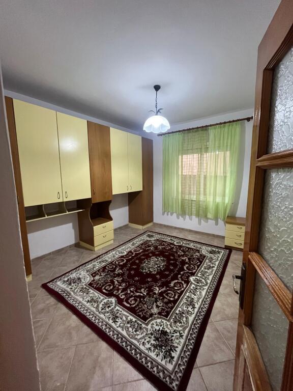 Xhamllik Tek Venuja Jepet Shtepi Me Qera 2+1 Plus Dy Poste Parkimi