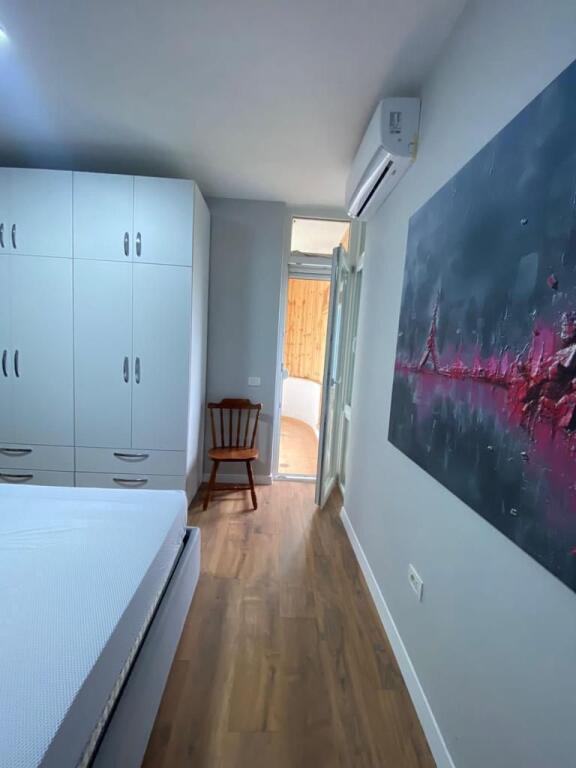 Jepet me qera apartament , Super Lokacion, 2+1 tek Ekspozita “Shqipëria Sot