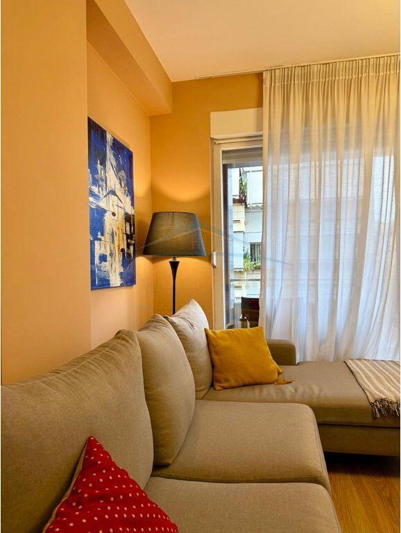 Shitet, Apartament 2+1, Rruga e Barrikadave, Tiranë