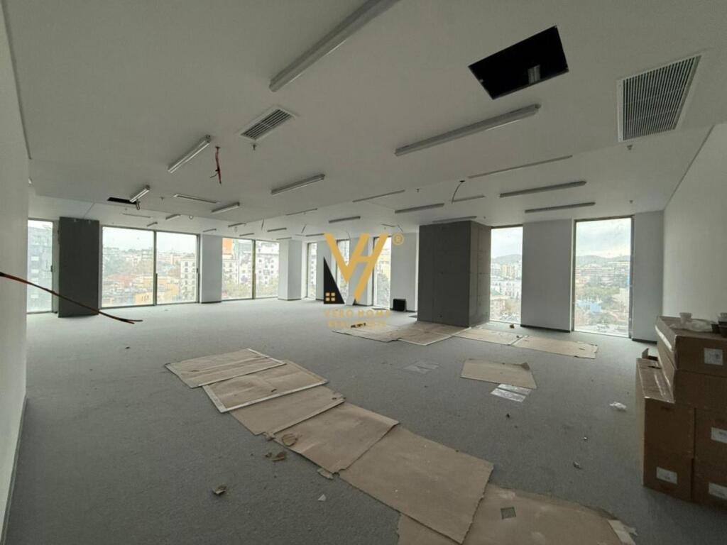 BUSINESS PREMISES 1,570 M2 FOR RENT IN DOWNTOWN 39,300 EURO