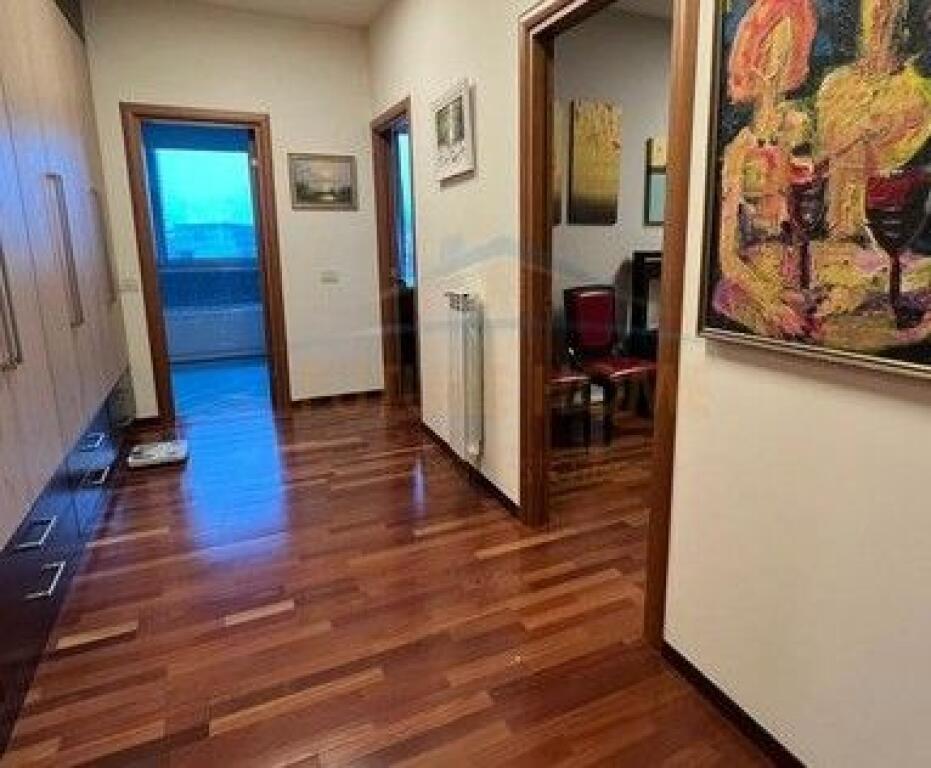 Affitto, Appartamento 3+1+2, Vicino al centro, Tirana