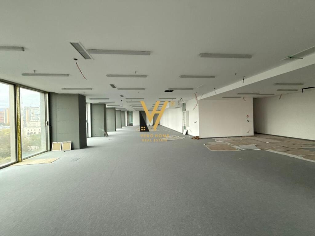 BUSINESS PREMISES 1,570 M2 FOR RENT IN DOWNTOWN 39,300 EURO
