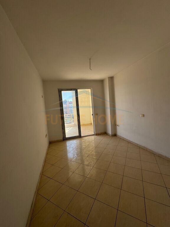 Jepet me qera Apartament 2+1+2+Post parkimi ne Misto Mame
