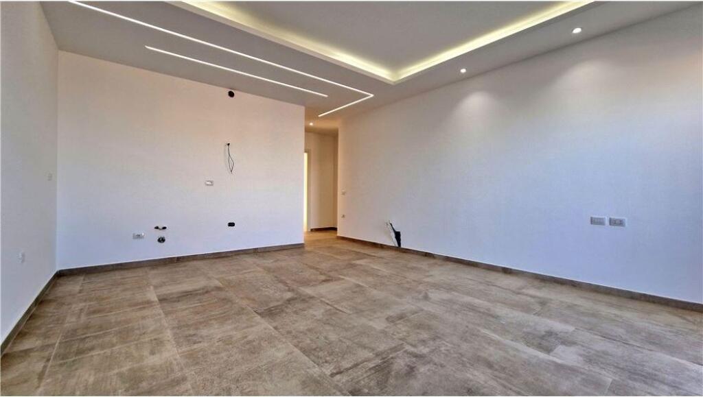 Super Occasion Apartment 2+1 for sale in Vlore