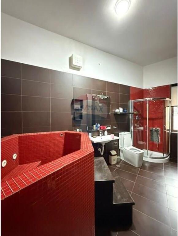 Apartament 2+1+2 me qira tek Rruga e Barrikadave