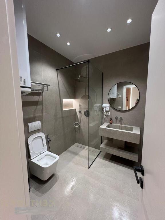 2 studios for rent in the Center