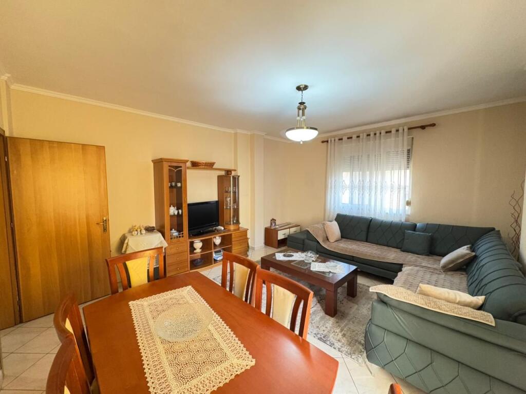 Apartament 2+1+2 për Qira – pranë Gjykatës, Durrës