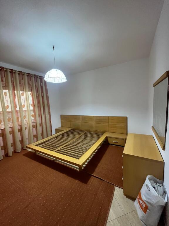 Xhamllik Tek Venuja Jepet Shtepi Me Qera 2+1 Plus Dy Poste Parkimi