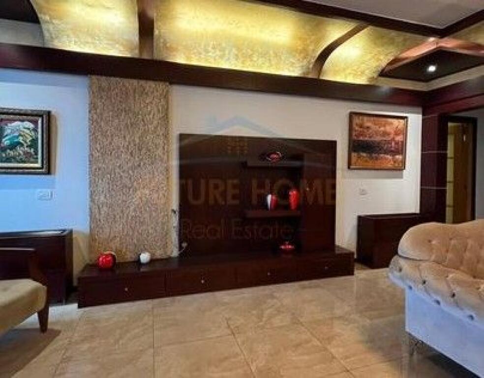 Affitto, Appartamento 3+1+2, Vicino al centro, Tirana