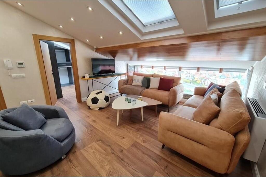 duplex in vendita di fronte al Kristal Center