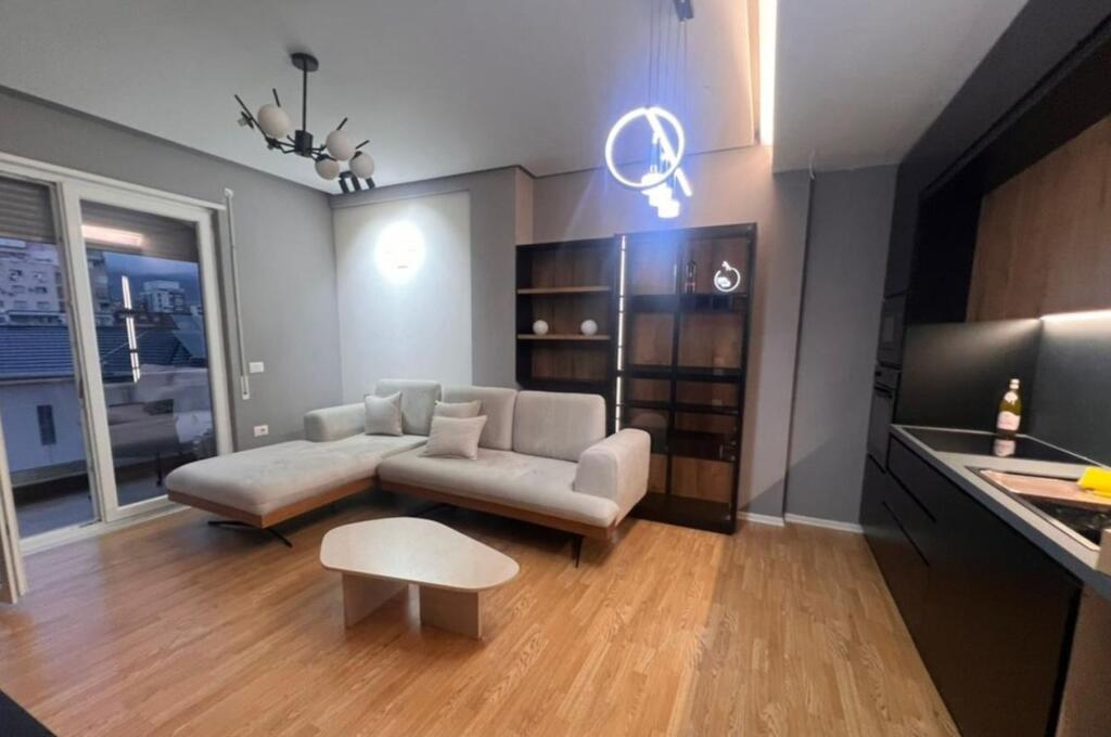 ✨ Apartament 2+1 për Qira te Rruga e Dibrës – Ambjent i Investuar &amp; Ballkon