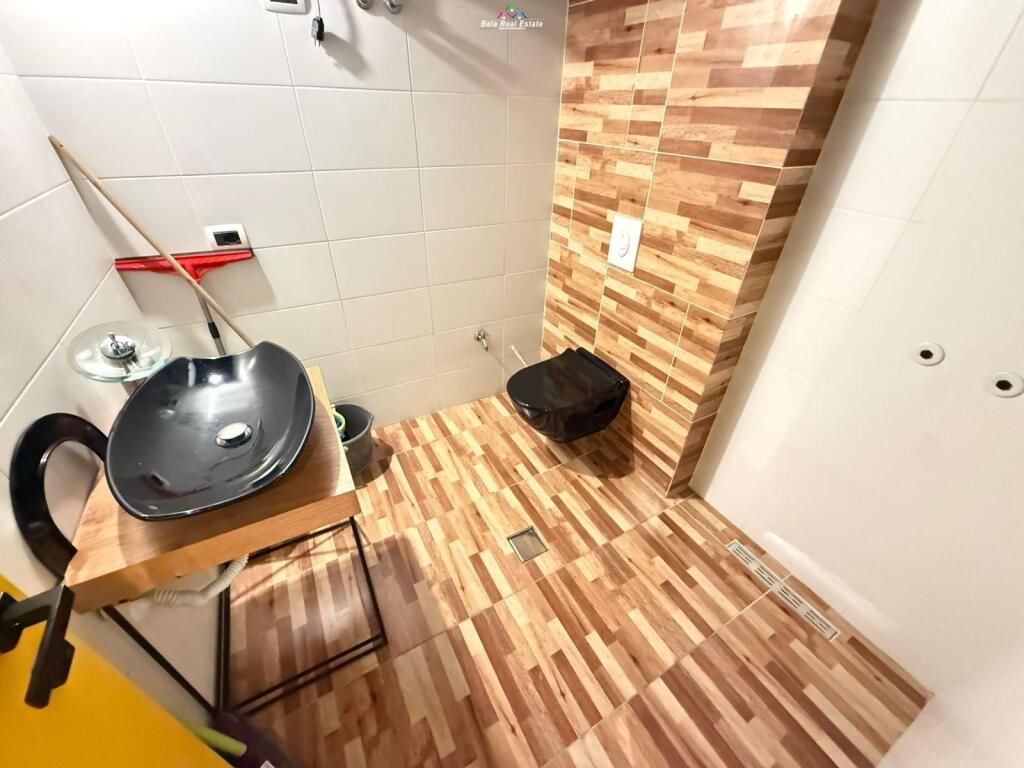 Zyre Me Qera Tek Rruga e Durresit (ID BZ289) Tirane