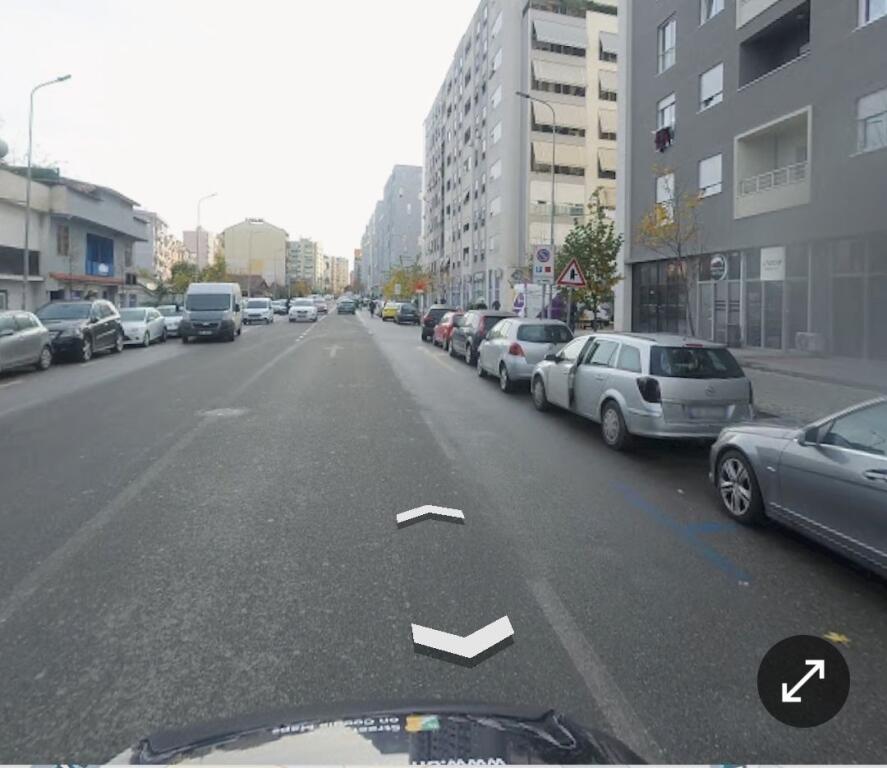 SUPER APARTAMENT / ZYRË+POST PARKIMI  ME QIRA ✨ 🏢 Super kompleks 🌇 Super pamje panoramike  📍 Lokacion perfekt –  midis Vasil Shantos dhe Komunës