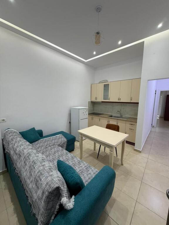 🏡 Jepet me qira apartament 1+1 – Vilat Gjermane💰 Çmimi: 40.000 lekë / muaj