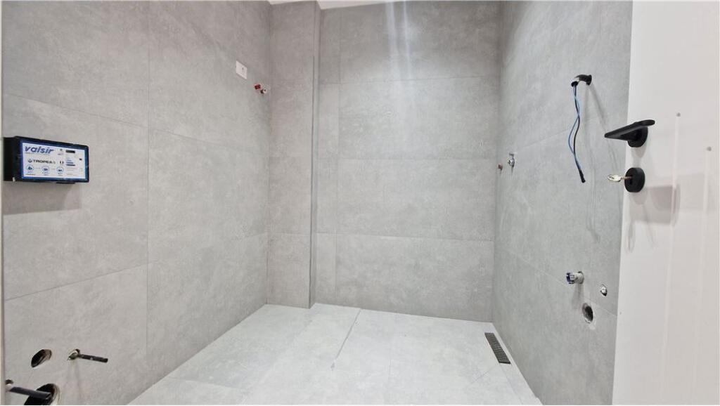 Super Occasion Apartment 2+1 for sale in Vlore