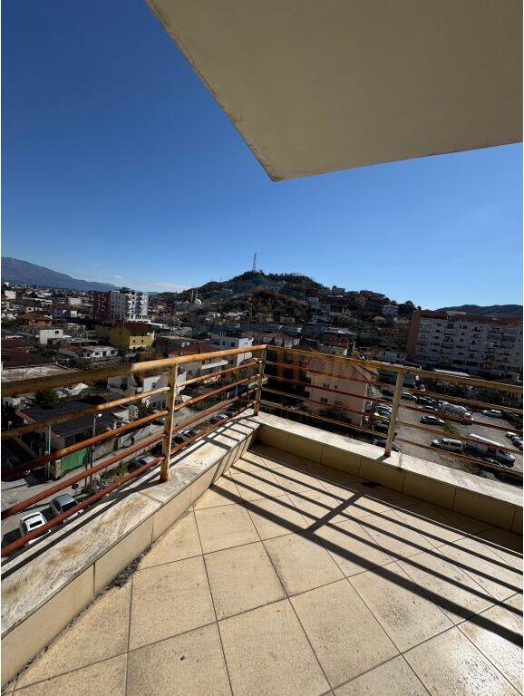 Jepet me qera Apartament 2+1+2+Post parkimi ne Misto Mame
