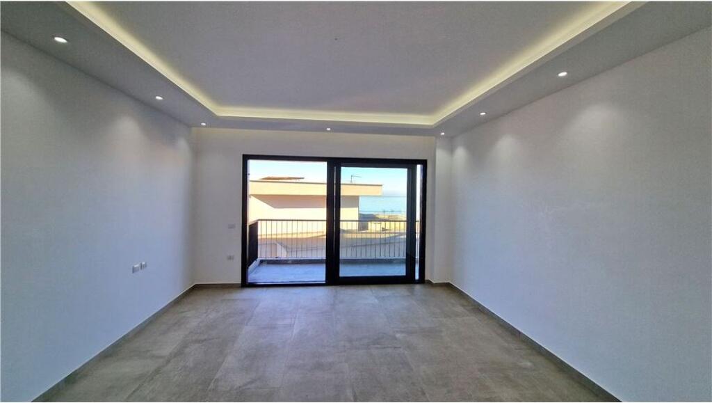 Super Occasion Apartment 2+1 for sale in Vlore
