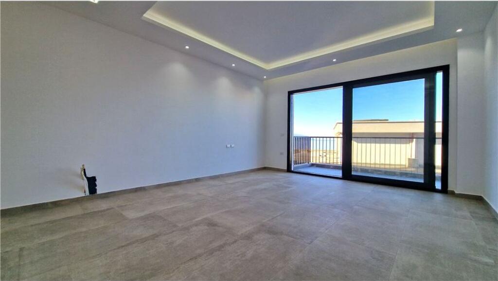 Super Occasion Apartment 2+1 for sale in Vlore