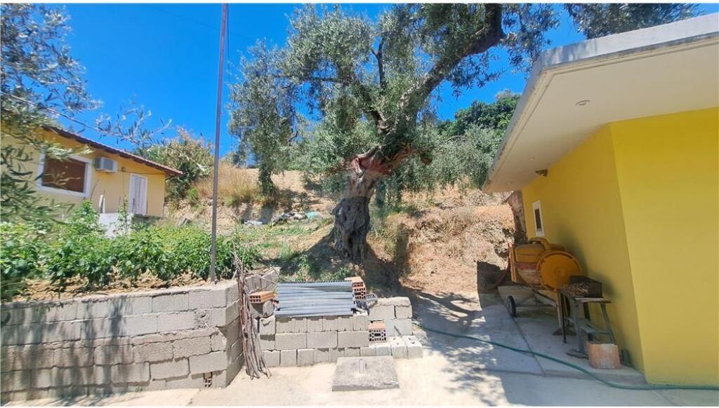 Shtëpi Private për Shitje – Kaninë, Vlorë