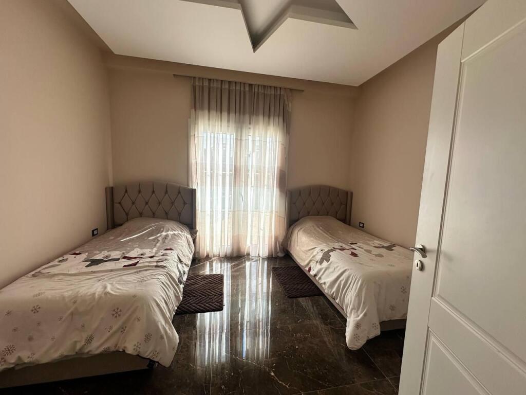 Kemi Penthouse me pamje nga deti  për qira afatgjatë në Vlorë