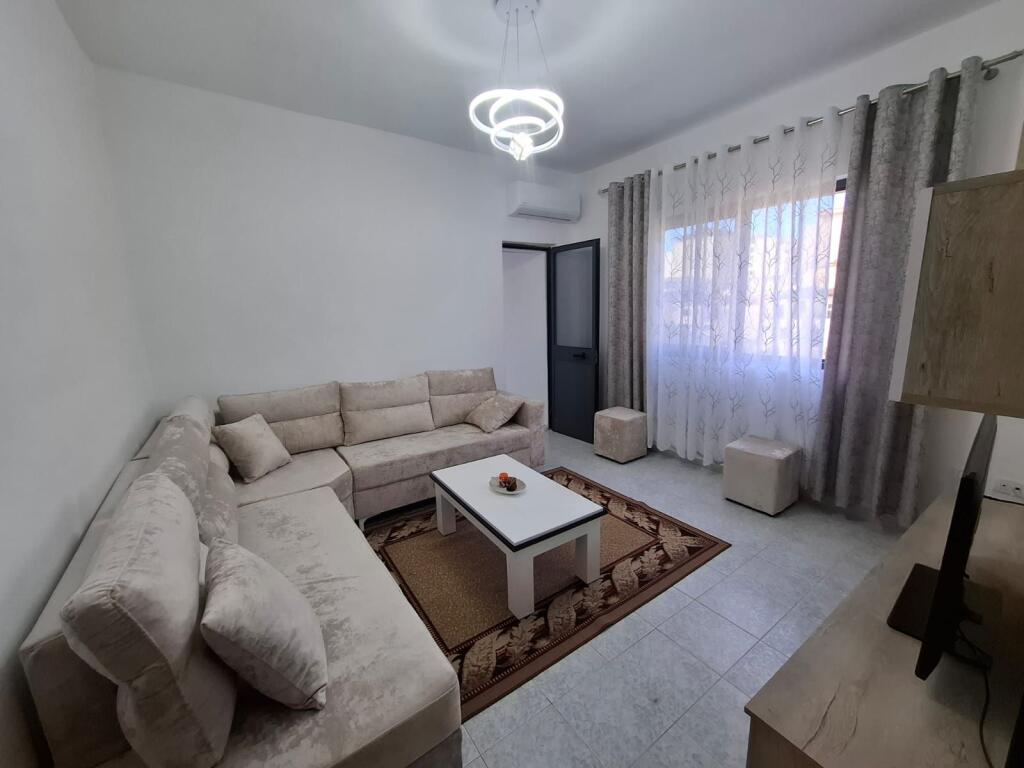 Jepet apartament me qera 1+1