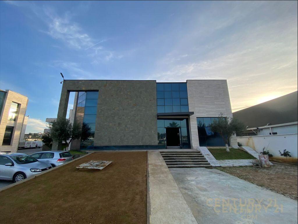 Ambient Komercial Per Qira Ne Autostraden Durres - Tirane! 5,000 € /Muaj