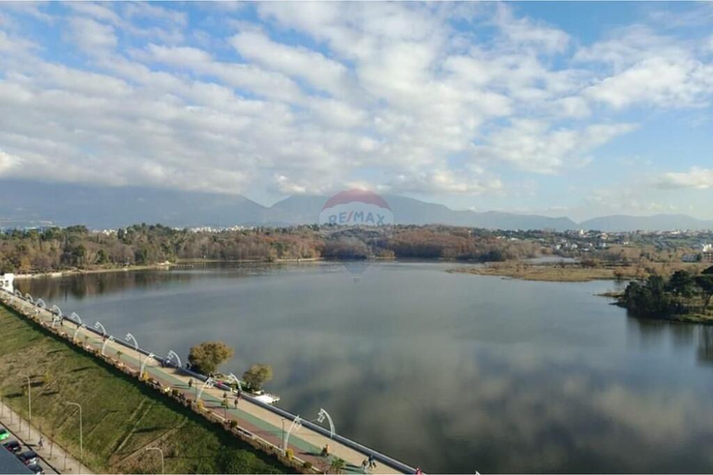 Luxury Apartment for Sale with Lake View!