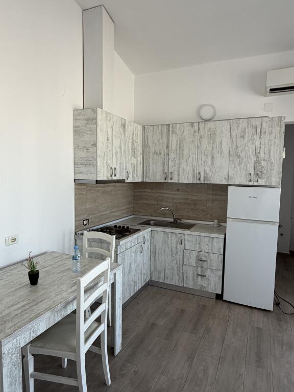 🏡 Shiten 4 super apartamente në zonën e Malit të Robit 🌊