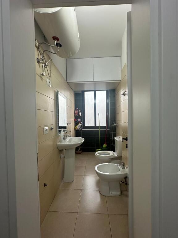 Apartament 2+1 me qera , kryqezimi 21-Dhjetori