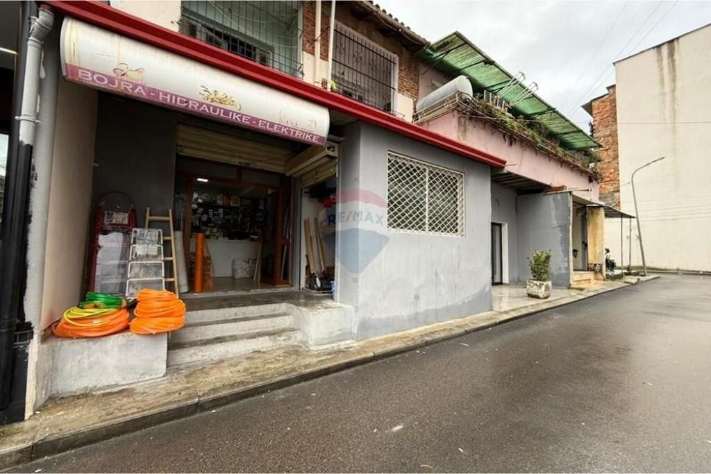 Jepet me qera Dyqan ne Kinostudio - Rruga Aleksander Moisiu