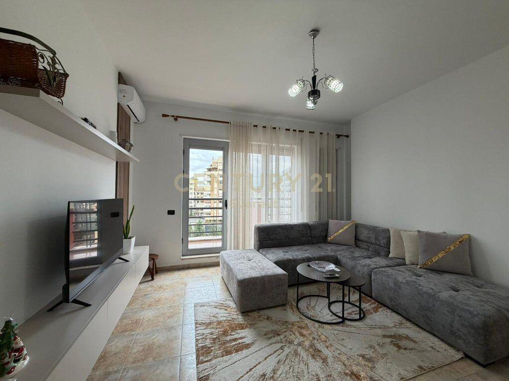 Tek Pazari i ri japim me qira apartament 2+1!