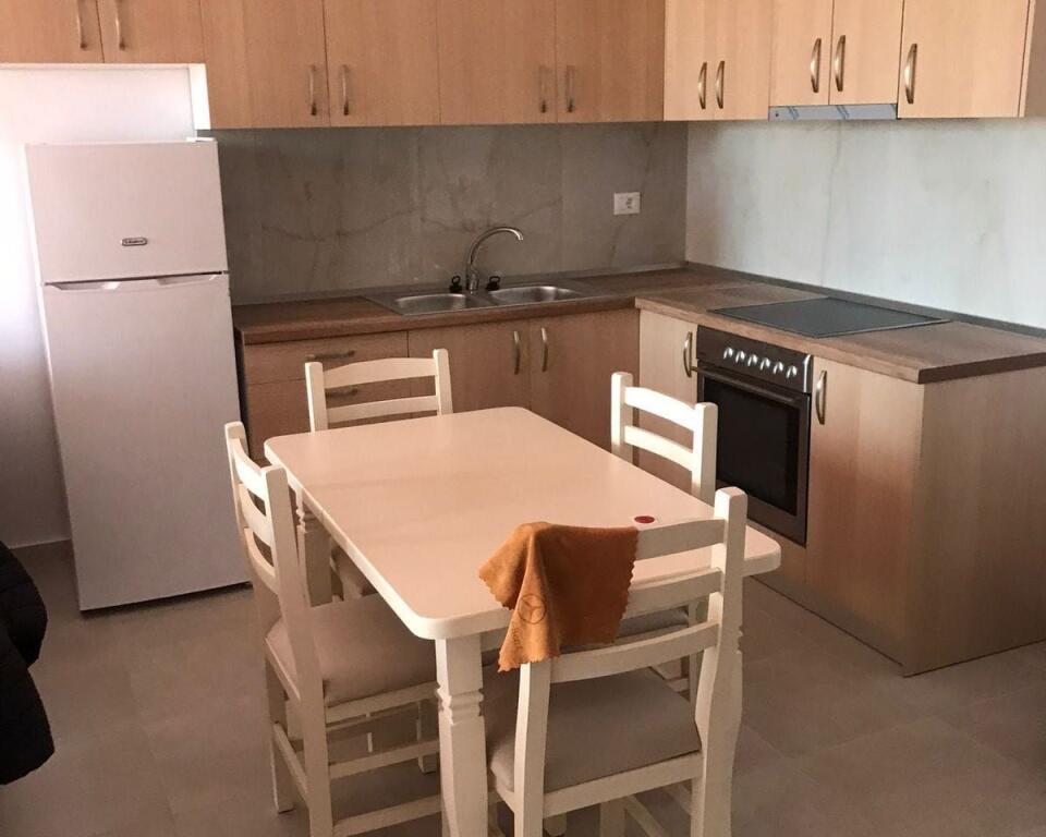 APARTAMENT ME QERA 1+1 YZBERISHT 40.000 LEKE