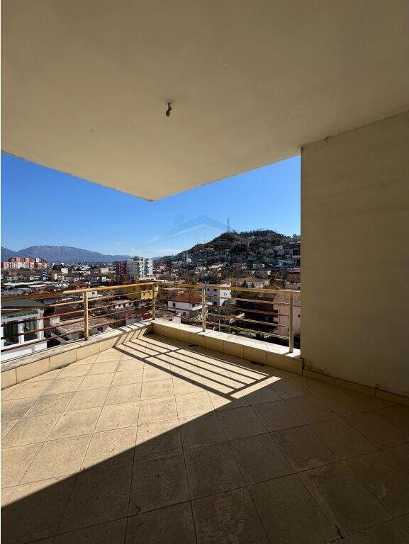 Jepet me qera Apartament 2+1+2+Post parkimi ne Misto Mame
