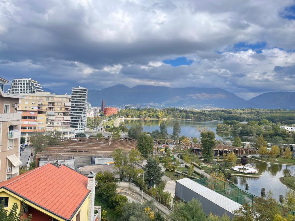 Shes 3+1 liqeni i Tiranes kopshti Zoologjik pamje ballore