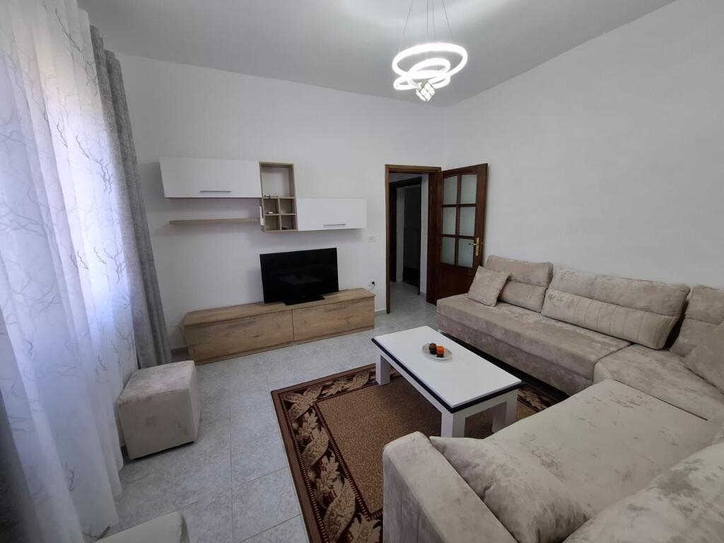 Jepet apartament me qera 1+1