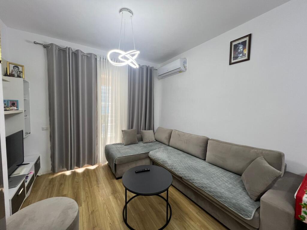 🏠 Jepet me Qira Apartament 1+1 – 📍 Ish Fusha e Aviacionit💰 60,000 lekë / muaj