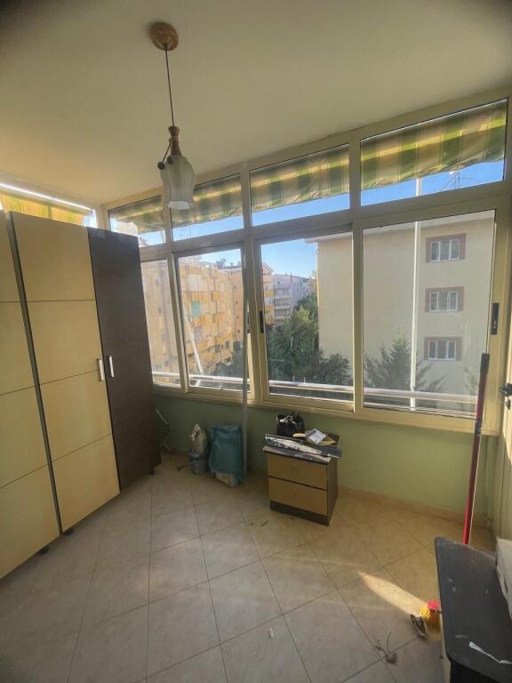 Shitet Apartament 1+1