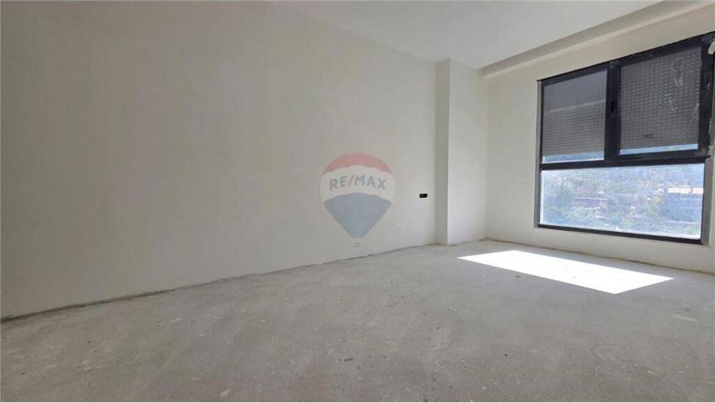 Apartament 2+1+2 + Garazh për Shitje – Tek Shkolla e Marinës, Vlorë