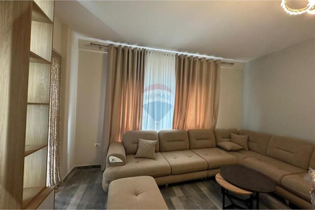 ZOGU I ZI, APARTAMENT 1+1 + POST PARKIMI - QIRA