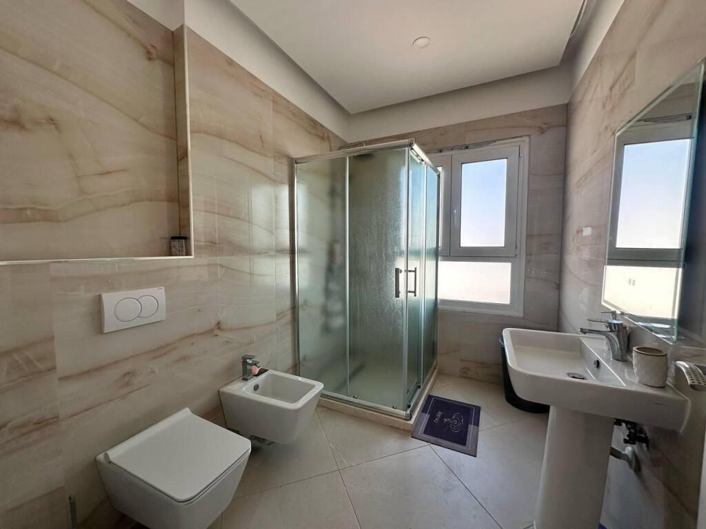 Kemi Penthouse me pamje nga deti  për qira afatgjatë në Vlorë