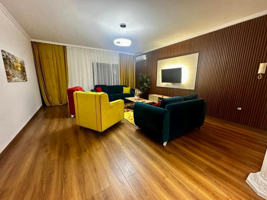📣 QERA Apartament 2+1 📍 Rruga e "Kavajes", Prane Kishes Katolike ✨